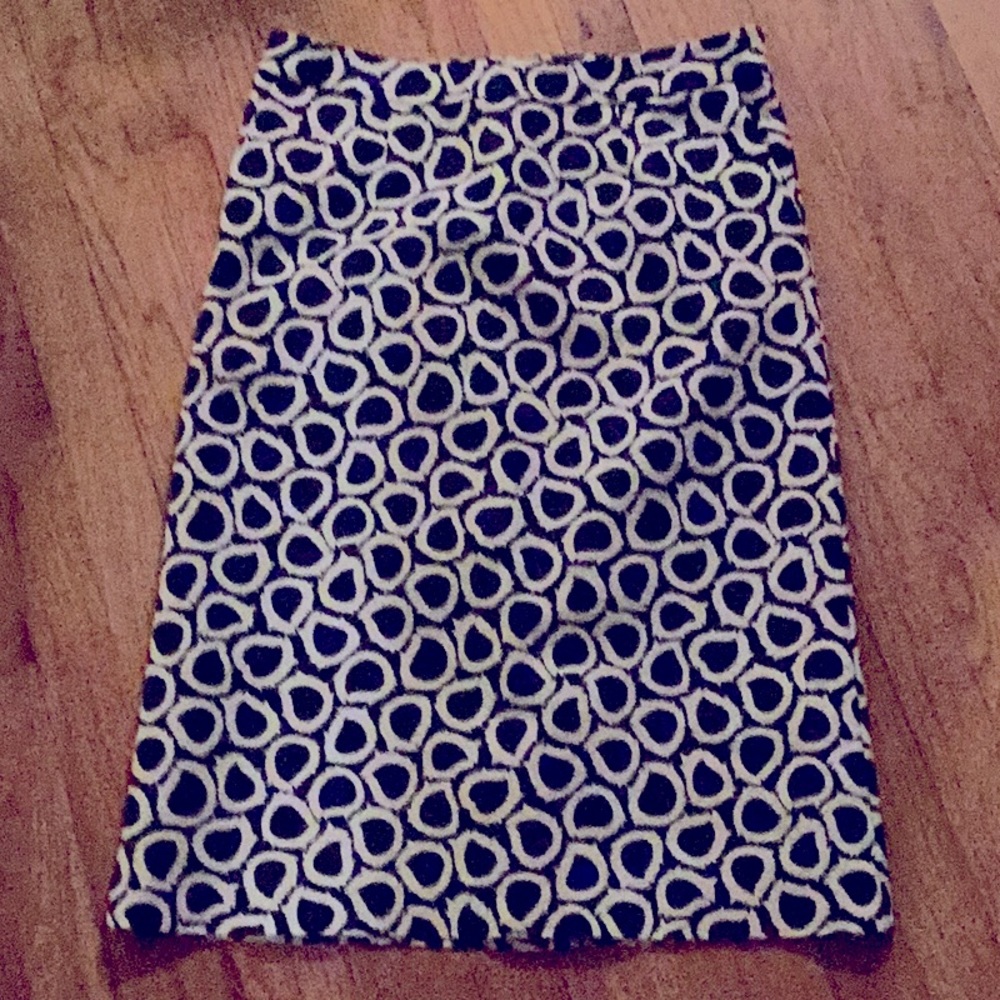 Boden skirt, navy and white